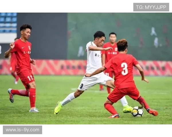 新疆足球公益活动助力青少年成长 以C罗为榜样激励年轻人追梦